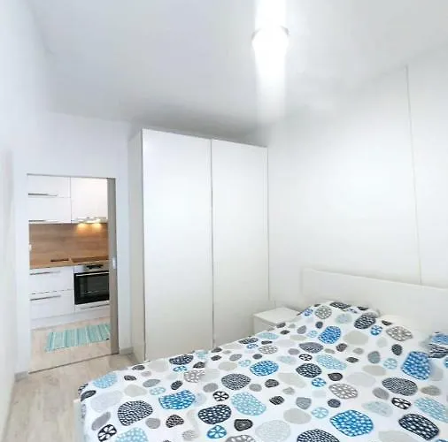 Апартаменты Old Town 1 Bdr, A/c, W/parking *