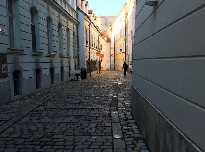 Апартаменты Old Town 1 Bdr, A/c, W/parking *